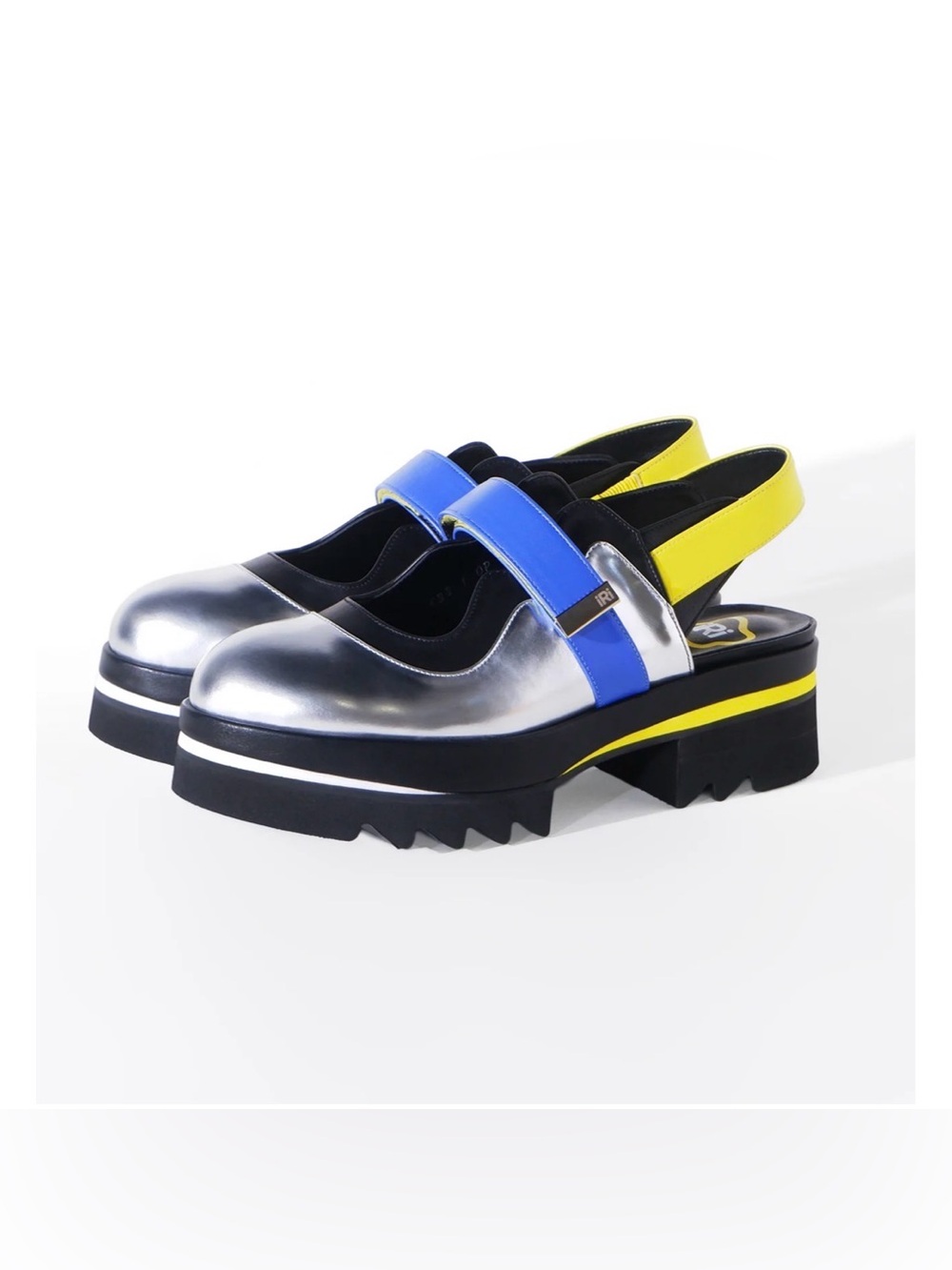 NIB iRi DAANY Metallic Silver and color-block Leather Sandal